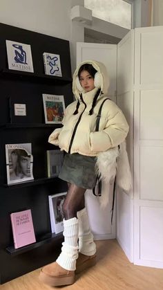 Korean Aesthetic Outfits Winter, Japan Winter Outfit 2024, Korea Outfit Winter, Winter Outfits In Japan, Skirt And Coat Outfit, Snow Outfit Aesthetic, Korea Winter Outfit, Winter Fashion Japan, Winter Outfit Nyc