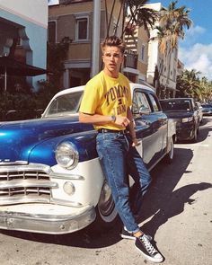 Vintage Outfits Men, 80s Mens, Gay Fashion, Foto Poses, Mens Fashion Streetwear, Old Car