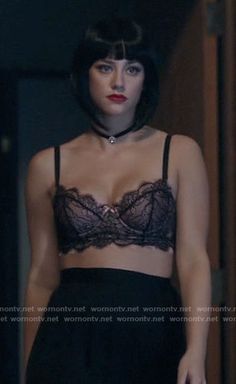 Dark Betty Cooper, Riverdale Betty And Veronica, Betty Cooper Outfits, Riverdale Outfits, Betty Cooper Riverdale, Women Rule, Riverdale Fashion, Hallowen Ideas, Pink Lace Bra