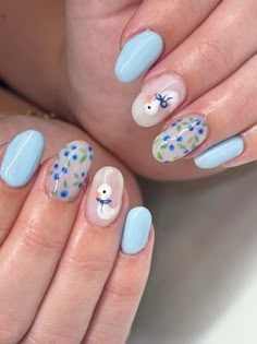 Nails With Ducks, Blue And White Design Nails, Goose Nail Art, Bluey Nail Design, Cute Animal Nails, Blueberry Nails Art, Ducky Nails