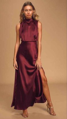 Dazzle in style with a summer wedding guest dress. Discover breezy and chic options perfect for celebrating love under the sun. Vestidos Color Vino, Red Satin Dress, Mock Neck Dress, Party Kleidung, High Neck Sleeveless, Silk Gown