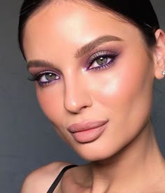 Makeup For Plum Dress, Dark Purple Eye Makeup, Light Purple Eye Makeup, Purple Bridal Makeup, Makeup With Purple Dress, Purple Eyeliner Makeup, Pink Makeup Looks, Plum Makeup, Purple Eye Makeup Tutorial