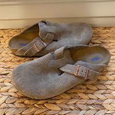 Brand New, Never Worn Birkenstock Boston Soft Footbed In Highly Sought After Taupe Color. Narrow Fit, Size 39 (Uk 5.5, Us W 8, Us M 6) Birkenstock Boston Soft Footbed, Boston Soft Footbed, Nyc Shopping, Birkenstock Boston, Birkenstock Shoes, Taupe Color, Shoes Brand, Shopping Spree, Mule Clogs