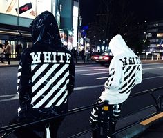 Off White is a high end street wear brand created by Virgil Abroh.  I currently do not own any pieces but I do like a lot of their pieces. I am very big into street wear fashion. Hypebeast Outfit, Mode Hip Hop, Urban Wear Women, Future Style, Manama, White Outfit, Men Street, Urban Wear