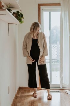 Karin Emily, A Week Of Outfits, Emily Style, Prego Outfits, Week Of Outfits, Pregnant Style, Casual Maternity Outfits, Maternity Tights, Pregnancy Bump