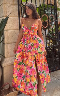 Shairah Midi Dress - Cross Back Gathered Sweetheart Dress in Bloom | Showpo USA Dresses For Races, Spring 2024 Dresses, Over 50 Wedding Guest Attire, Spring Dresses 2024, Birthday Dresses Ideas, Races Dress, Picnic Fashion, Colorful Floral Dress, Colorful Summer Dresses