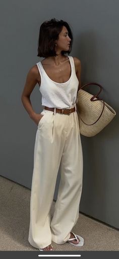 Street Style 2024 Summer Trends, Spanish Street Fashion, Summer Style 2024, Bali Wardrobe, Wide Pants Outfit, Zara Fashion Outfits, Simple Street Style, Greece Outfit, Chic Summer Outfits