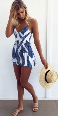 Spaghetti Strap V Neck Sleeveless Loose Romper Loose Romper, Fest Outfits, Summer Playsuit, Summer Fashion Beach, Playsuit Romper, Printed Jumpsuit, Maxi Skirts, Romper Dress, Outfit Casual