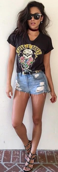 Love this except not high waisted shorts Shay Mitchell Style, One Direction Outfits, Fest Outfits, Shay Mitchell, Outfits 2017, Popular Outfits, Dakota Johnson, Spring Summer Outfits