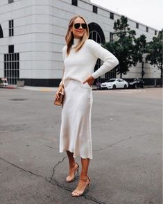 29+ Dazzling Holiday Party Outfits That Will Make You Shine 16 Christening Outfit Women, White Holiday Outfit, Outfit Christmas Party, Holiday Outfit Christmas, Holiday Party Outfit Work, Holiday Party Outfit Christmas, Holiday Party Outfits, White Party Outfit, Cocktail Party Outfit