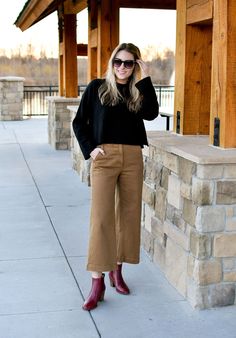 Crop Pants With Ankle Boots, Cropped Pants With Boots, Wide Leg Crop Pants Outfit, Cropped Pants Winter, Cropped Pants Outfit, Wide Leg Jeans Outfit, Wide Leg Pants Outfit, Winter Pants Outfit, Jeans Outfit Winter