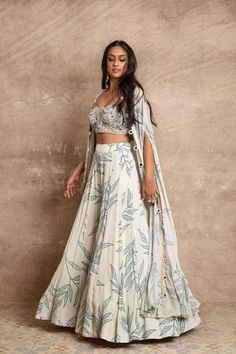 DRESS Wedding Festivities Outfit, Indian Outfits Inspiration, Festive Outfits Indian, Mismatch Outfit Ideas, Ethnic Outfit Ideas, Indian Outfit Ideas, Indian Outfits Modern, Indo Western Outfits For Women, Sharara Dress