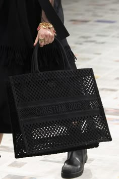 Dior Fall 2020, It Bag, Vogue Russia, 2020 Fashion, Mode Inspo, Velvet Bag, Crochet Bags, Cute Bags, Mode Inspiration