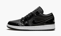 The Air Jordan 1 Low SE “All-Star 2021” is a colorway of Michael Jordan’s first signature shoe in its low-top style dedicated to the 2021 NBA All-Star Game. Like the Air Jordan 1 Mid of the same nickname, the Jordan 1 Low “All-Star 2021” is dressed in an appealing two-tone black-and-white color scheme. A glossy black leather synthetic material appears on the overlaid panels found on the forefoot, eyelets, collar, and heel. Tonal matte black leather forms the base of the shoe on the perforated to Zapatillas All Star, Dodger Game, Game Outfit, All Star Shoes, Nike Air Jordan 1 Low, Star Shoes, Shirt Printing, Nike Air Jordan 1, Swag Shoes