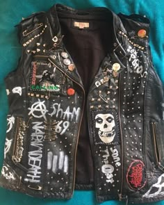 Leather Battle Jacket, Battle Jackets, Battle Vest, Punk Fashion Diy, Punk Jacket, Alt Clothes, Crust Punk, Punk Patches