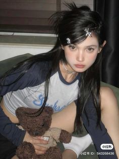 Popular 2000s Hairstyles, Korean Pigtails Hair, Low Pigtail Bun Hairstyles, Japanese Pigtail Hairstyles, Japanese Rock Hairstyles, Cute Hairstyles For Super Long Hair, Asian Hair Clip Style, Big Clips Hairstyles, Half Up Half Down 2000s Hair