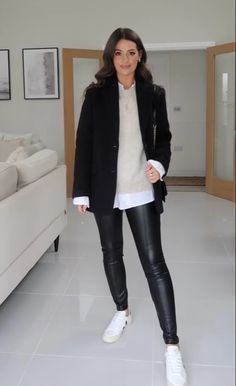 Leggins Outfit, Outfits Leggins, Trendy Outfit Inspo, Nyc Outfits, Winter Fashion Outfits Casual, Black Jeans Outfit, Black Leather Pants, Elegante Casual, Winter Outfits For Work