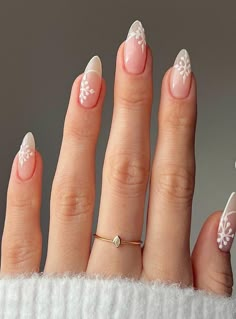 Snowflake Nails Acrylic Almond, Silvester Nails, Snowy Nails, Winter Wedding Nails, December Nails, White Nail Polish, Snowflake Nails, White Nail