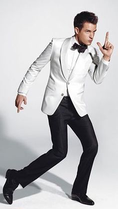 White Tux, Wedding Tux, Der Gentleman, Brandon Flowers, Living In London, Groom Tuxedo, Casino Outfit, Dinner Jacket