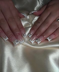 Short French Tip With Charms, White French Tip With Charms, White French Tip With Cross Charm, White French Tip Vivienne Westwood Nails, White Y2k Nails, Silver Chrome Hearts Nails, Silver Chrome French Tip Nails With Charms, Pleasing Nails, Chrome Y2k Nails + Charms