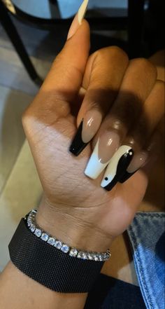 Black And White French Tip Nails Coffin, Black And White Ying Yang Nails, Ting Yang Nails, White And Black French Tip Nails, Ying Yang Nails Acrylic, Ying And Yang Nails, Black And White French Tip Nails, Black And White French Tips, Nails Acrylic French Tip