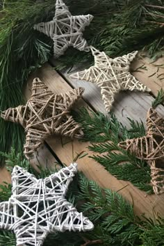 DIY String Star Ornament Burlap Xmas Decorations, Jute String Christmas Tree, Jute String Christmas Tree Ornament, Star Yarn Ornament, Diy Twine Star, Twine Christmas Decorations, Yarn Xmas Decorations, Easy Yarn Christmas Ornaments, Star Made Of Sticks