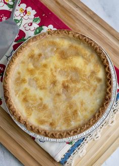 a pie sitting on top of a wooden cutting board