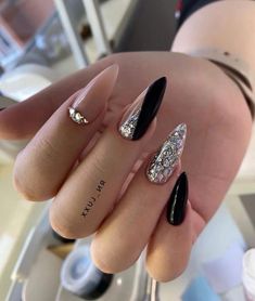 Asian Nails, Gel Nails Diy, Pretty Nail Art Designs, Makijaż Smokey Eye, Bling Nails, Short Acrylic Nails, Rhinestone Nails