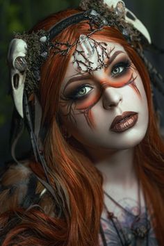 Dark Druid Costume, Dark Fae Makeup Ideas, Dark Fae Cosplay, Sorceress Hair, Witchy Halloween Makeup, Pagan Makeup Witch, Pagan Witch Makeup, Dark Witch Makeup Halloween, Viking Witch Makeup