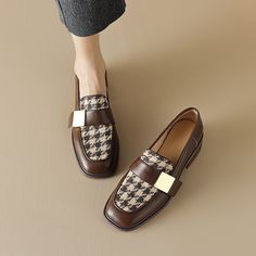 These loafers are designed in a timeless, minimal silhouette, so you'll be sure to wear them often. Made from soft leather, soft bottom that ensure all-day comfort. Wear yours with tailoring and denim alike. Color: Black/BrownMaterial: CowhideLining: Genuine LeatherInsole: CowhideSole: RubberHeels: 4 cm/1.58"Weight:Fit: Medium to Wide, Runs Normal.Origin: Made in China Production Time: About 5-7 days (Any exceptional case will email you, Please pay attention to your email left) Shipping Time: Fr Brown Flat Heel Loafers With Leather Footbed, Brown Loafers With Leather Footbed And Flat Heel, Brown Moccasins With Rubber Sole For Office, Brown Loafers With Leather Footbed For Business Casual, Brown Moccasins With Stitched Sole For Office, Brown Leather Moccasins For Business Casual, Brown Leather Loafers For Business Casual, Brown Office Moccasins With Rubber Sole, Brown Flat Loafers With Leather Footbed