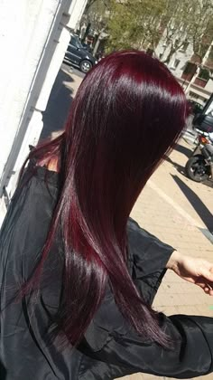 Red Wine Hair Color, Red Wine Hair, Pelo Color Vino, Wine Hair Color, Wine Red Hair, Dark Red Hair