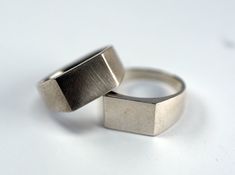 Sterling Silver Classic Square-rectangle Signet Ring. Solid Silver. Oxidized & Brushed finish. Top size : approx. 9*13 mm. Bottom of the ring is approx. 3.5 mm width. Hollow back(Sixth pic). Shiny polished ring : https://www.etsy.com/listing/1117168883 Engraving : One or two letters on top of a ring and up to 10 small letters anywhere - on top or on the side, but, not inside. Please write me where, what and why :) Which font would you prefer, uppercase or lowercase letters, I'll do my best t Mens Silver Signet Ring, Moissanite Engagement Ring White Gold, 14k Rose Gold Wedding Ring, Jewelry Design Studio, Twig Engagement Ring, Ring Man, White Gold Diamond Engagement Ring, Signet Ring Men, Gold Diamond Wedding Band