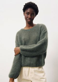 A woman wearing a mohair sweater in dusty khaki grey-green color. Pull Mohair, Green Blazer, Jumpsuit Jacket, Green Cardigan, Blue Cardigan, Mohair Sweater, Purple Sweater, Green Tops, Mens Socks