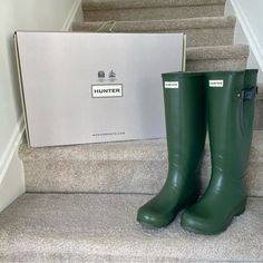 Waterproof: Protects Against Rain, Puddles And Slush To Keep Feet Dry In Wet Conditions Rubber Upper/Textile Lining/Rubber Sole Adjustable Strap Gently Used, Includes Original Box Casual Insulated Green Rain Boots, Green Hunter Boots, Outdoor Slip-resistant Rain Boots, Waterproof Ankle-high Rain Boots, Green Non-slip Rain Boots For Outdoor, Hunter Shoes, Hunter Rain Boots, Women Hunters, Hunter Green