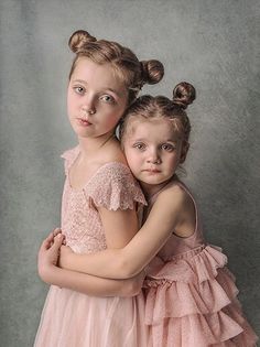 Sibling Christmas Photography, Sibling Poses, Virtual Background, Beautiful Portraits, Christmas Shoot, School Portraits, Face Drawing Reference