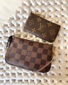 Louis Vuitton Uk, Τσάντες Louis Vuitton, Louis Vuitton Handbags Crossbody, Melie Louis Vuitton, Louis Vuitton Bag Outfit, Caroline Hirons, Skincare Luxury