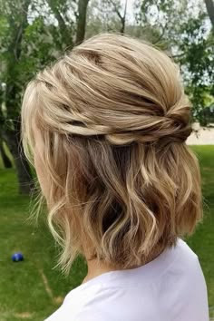 Los 15 peinados perfectos para las chicas de cabello corto Wedding Hair Half, Hair Half Up, Wedding Hairstyles Half Up Half Down, Wedding Hair Down, Wedding Hair Makeup