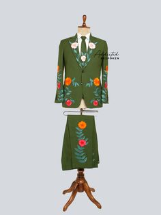 Unique Suits For Men Wedding, Embroidered Wedding Suit, Wedding Suit Green, Embroidered Suit Jacket, Wedding Cocktail Attire, Cocktail Wedding Attire, Groomsmen Outfit, Western Suit, Blazer Wedding