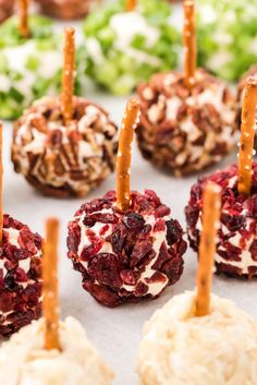 Mini Cheese Ball Bites, Christmas Party Finger Foods, Cheese Ball Bites, Best Christmas Appetizers, Christmas Recipes Appetizers, Trifle Desserts, Appetizers Easy Finger Food, Party Appetizers Easy, Chicken Rolls