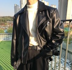 Mode Pastel, Boyfriend Outfit, Dark Outfits, Elegante Casual, Men Fashion Casual Outfits, Streetwear Men Outfits, Black Leather Jacket, S N, Aesthetic Outfits