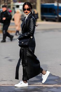 Chanelstreetz Fashion Trends Magazine, Noblesse Oblige, Odi Et Amo, Fashion Student, German Fashion, Just Style, The Best Street Style, Style Looks, Best Street Style