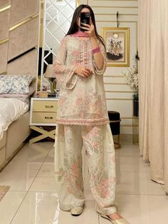 Eastern Outfit Ideas, Pakistani Eid Dress Ideas, Pakistani Suits Casual, Meera Rajput, Eid Outfits Pakistani, Eid Aesthetic, Eid Dress Ideas, Trending Summer Nails