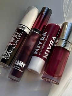 Blackberry Makeup, Red Makeup Products, Red Lip Aesthetic, Blackberry Lipstick, Flot Makeup, Gloss À Lèvres, Fancy Makeup, Mia 3, Lip Glosses