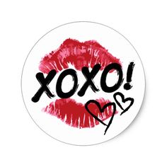 a round sticker with the word xoxo on it's lips and hearts