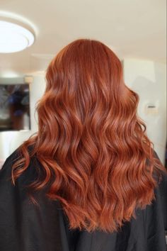 medium length, bright copper hair. Winter Red Hair Color Ideas, Copper Golden Hair, Dimensional Red Hair Copper, Rich Copper Red Hair, Golden Red Hair, Colour 2023, October Hair, Copper Ideas, Hair Levels