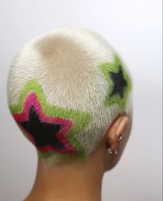 Pride Buzzcut, Shaved Head Color Design, Star Buzzcut, Bleached Shaved Head, Buzz Cut Patterns, Bald Head Designs, Buzzcut Hair Dye Art, Painted Buzzcut, Buzzed Hair Dye Designs