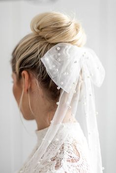 Old New Borrowed Blue, Bridal Veils And Headpieces, Bridal Hairpiece, Veil Headpiece, Engagement Pic, Tulle Bow, Accessory Inspo, Pearls Wedding