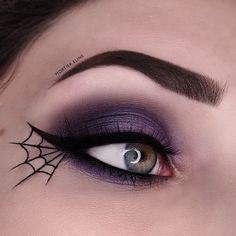 Makeup Looks For Witches, Witch Eyeshadow Halloween, Witch Makeup Ideas Purple, Purple Eyeshadow Witch Makeup, Halloween Eye Makeup Witch, Easy Witches Makeup, East Witch Makeup, Halloween Witches Costume