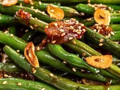 green beans with sesame seeds and other toppings