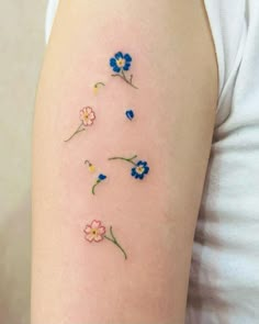 small blue and pink flowers on the right arm